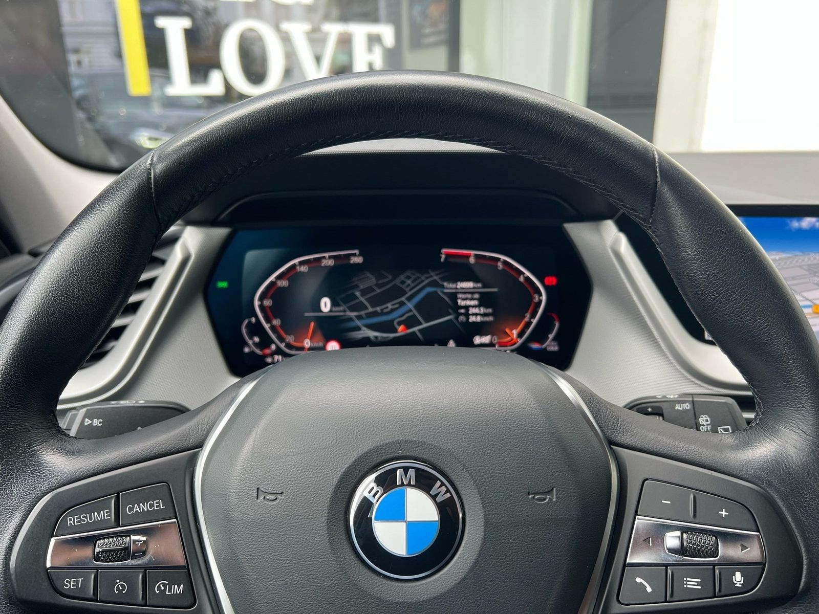 BMW 118i LED Aut. LC prof. Navi DA PDC Tempomat foto 13