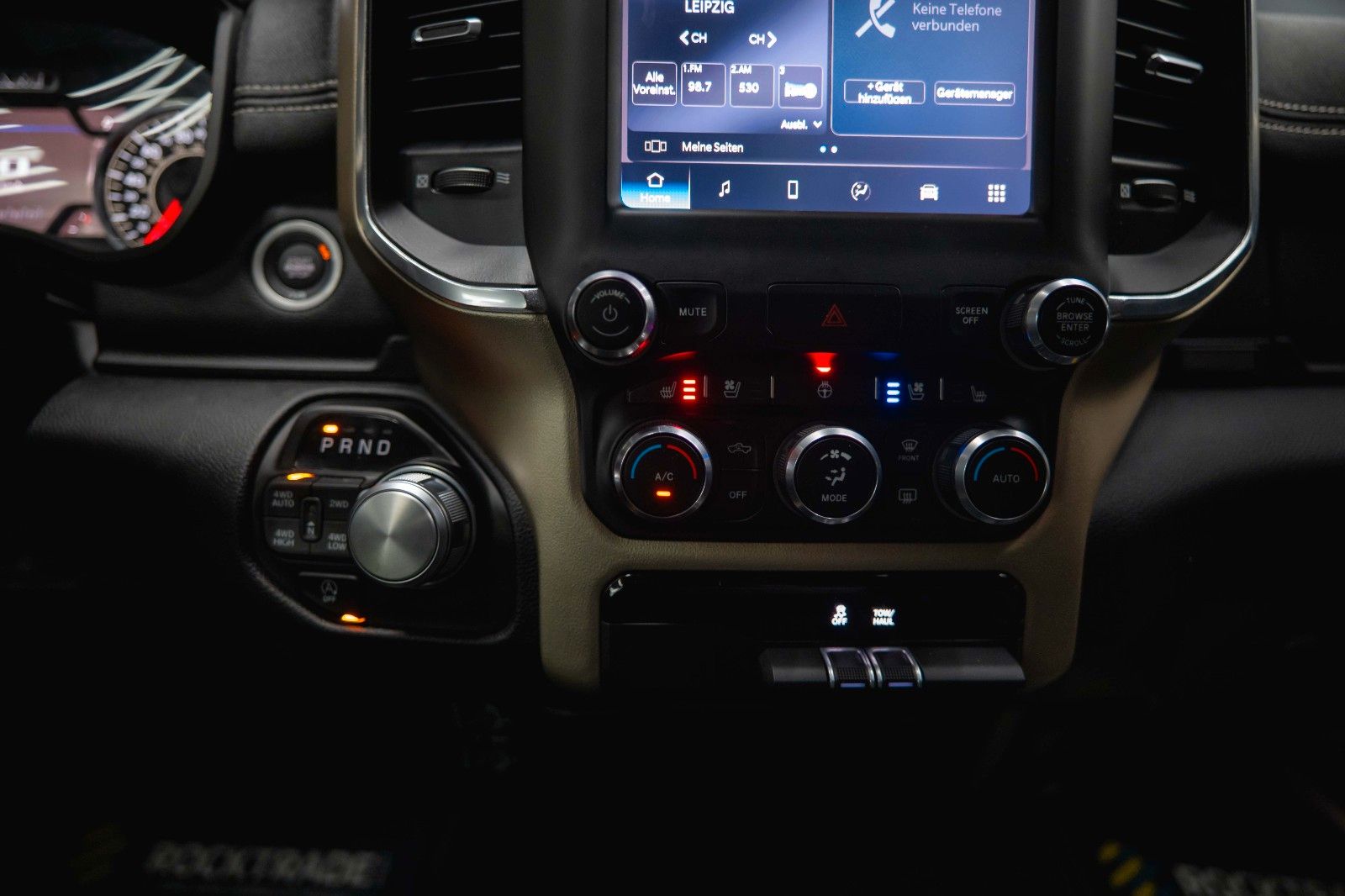 Fahrzeugabbildung Dodge RAM 5.7 V8 HEMI 4x4 LARAMIE Offroad Night LED