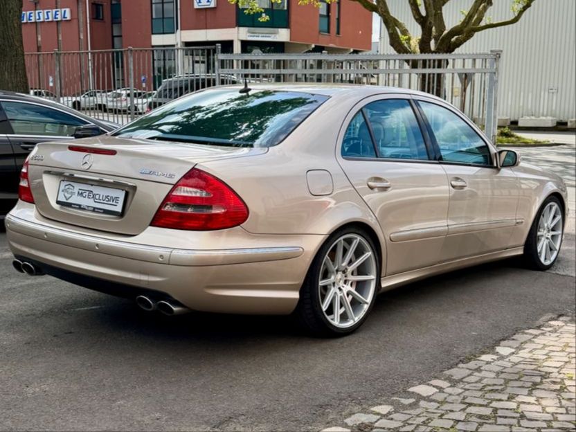 Fahrzeugabbildung Mercedes-Benz E 500 AMG Paket ab Werk Designo