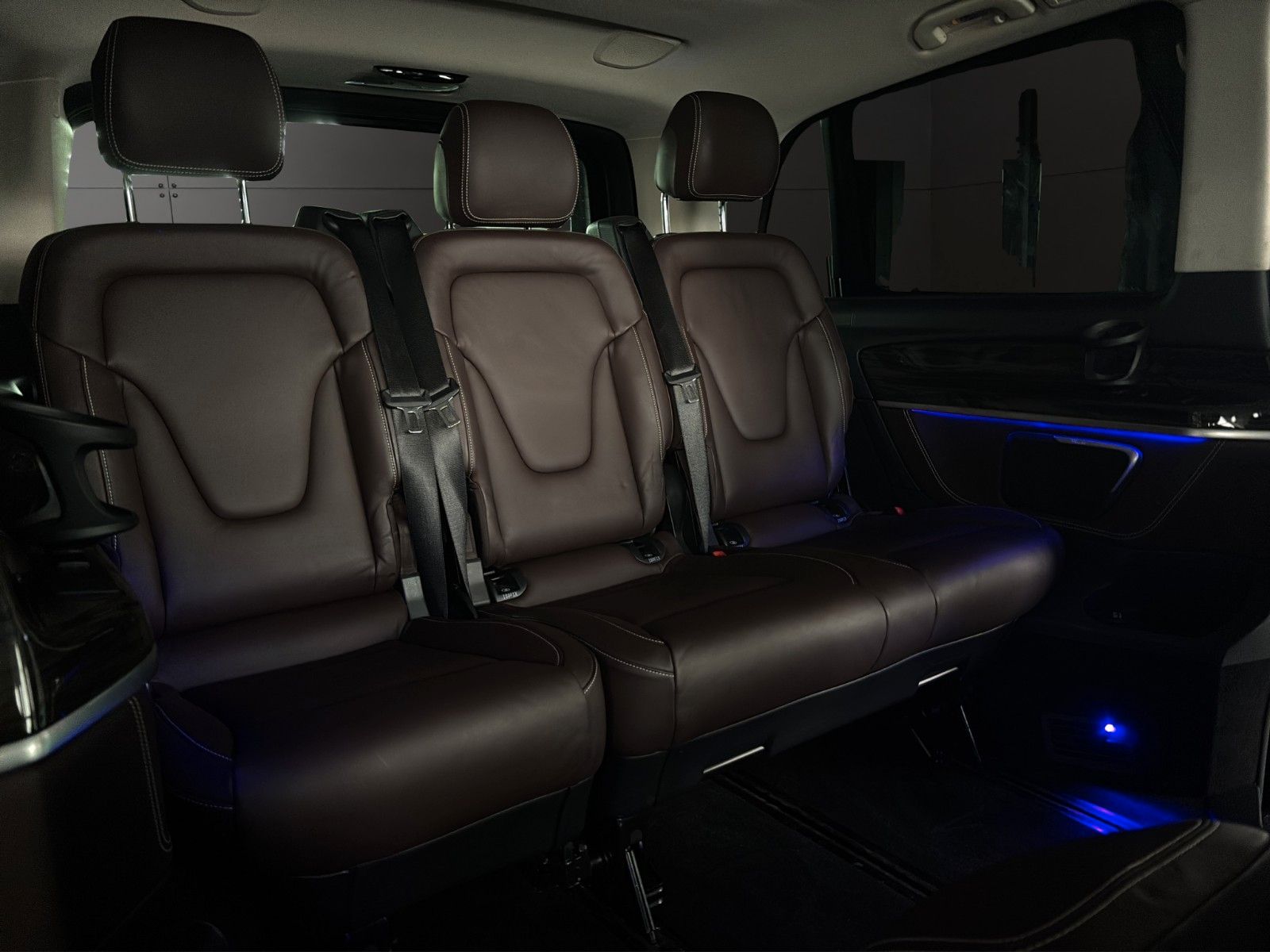 Fahrzeugabbildung Mercedes-Benz V 250 AMG-Line/Pano/Ambiente+/Leder/Burmester