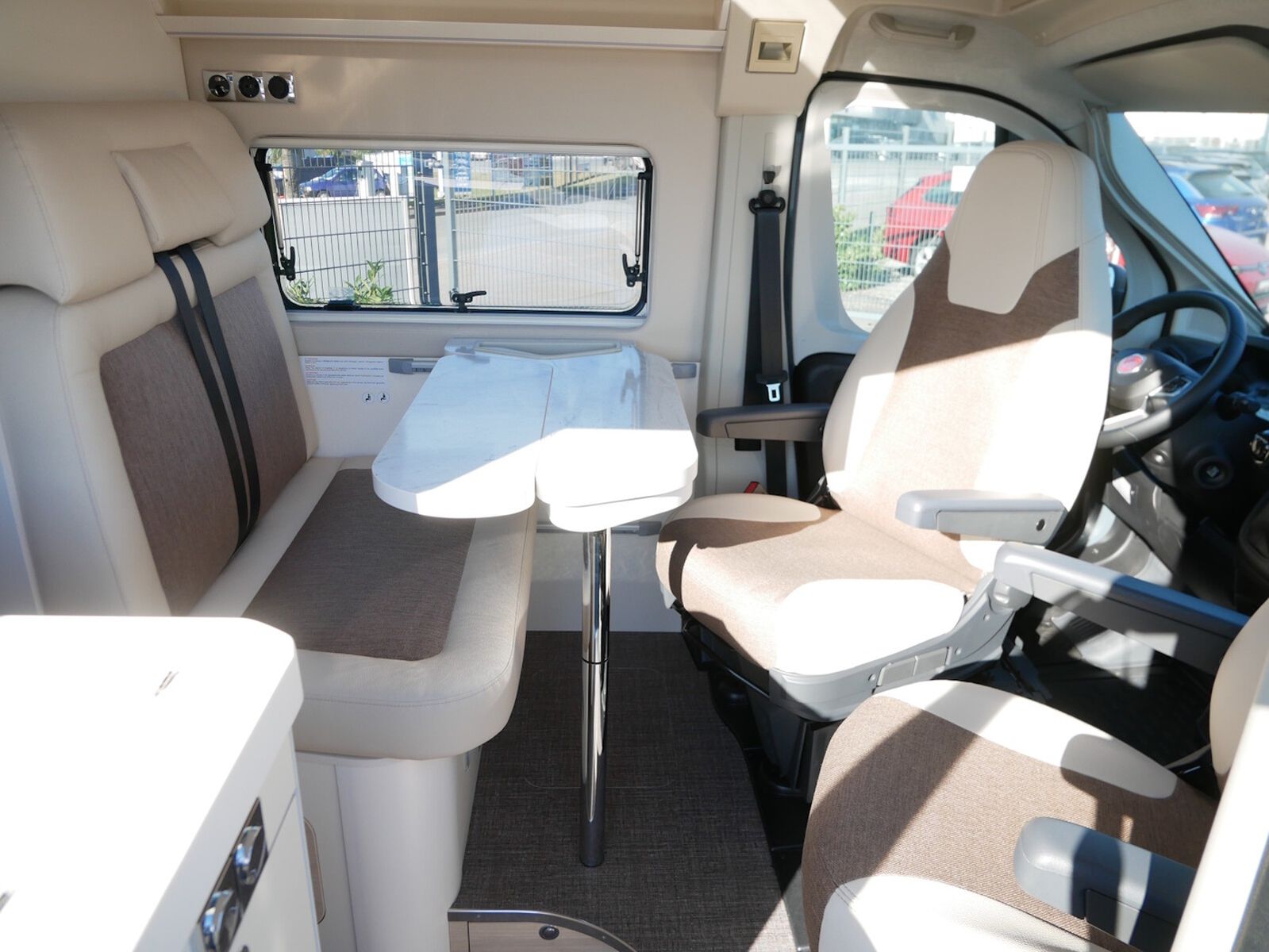 Fahrzeugabbildung Eura Mobil Van V 635 EB Klimaauto., Solar, Fahrassistenzpak
