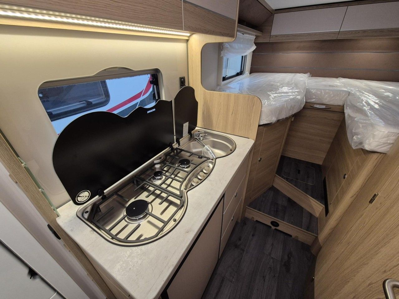 Fahrzeugabbildung LMC Cruiser V 646 G Automatik Radio DAB/Navigation