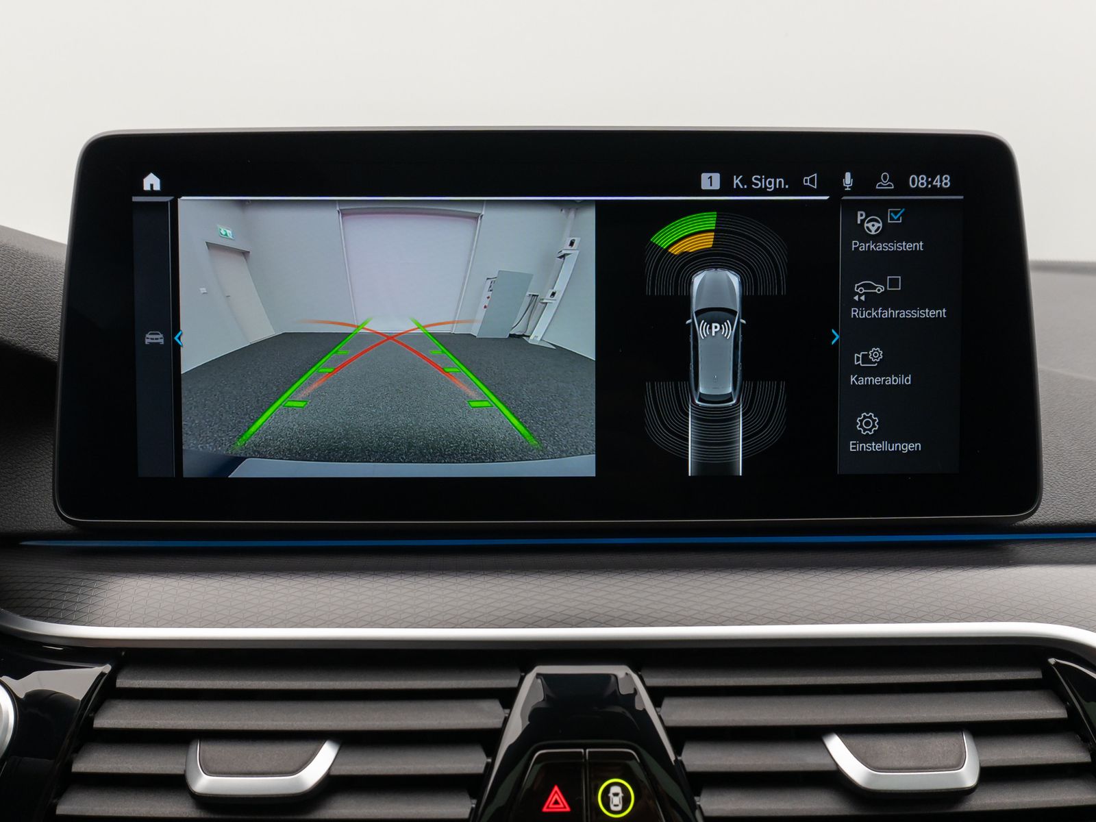 Fahrzeugabbildung BMW 530e M Sport Panorama Kamera DAB HiFi Alarm LED