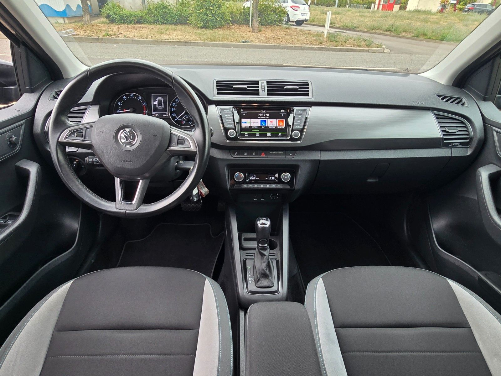 Fahrzeugabbildung SKODA Fabia 1.2 TSI DSG Joy Allwetter