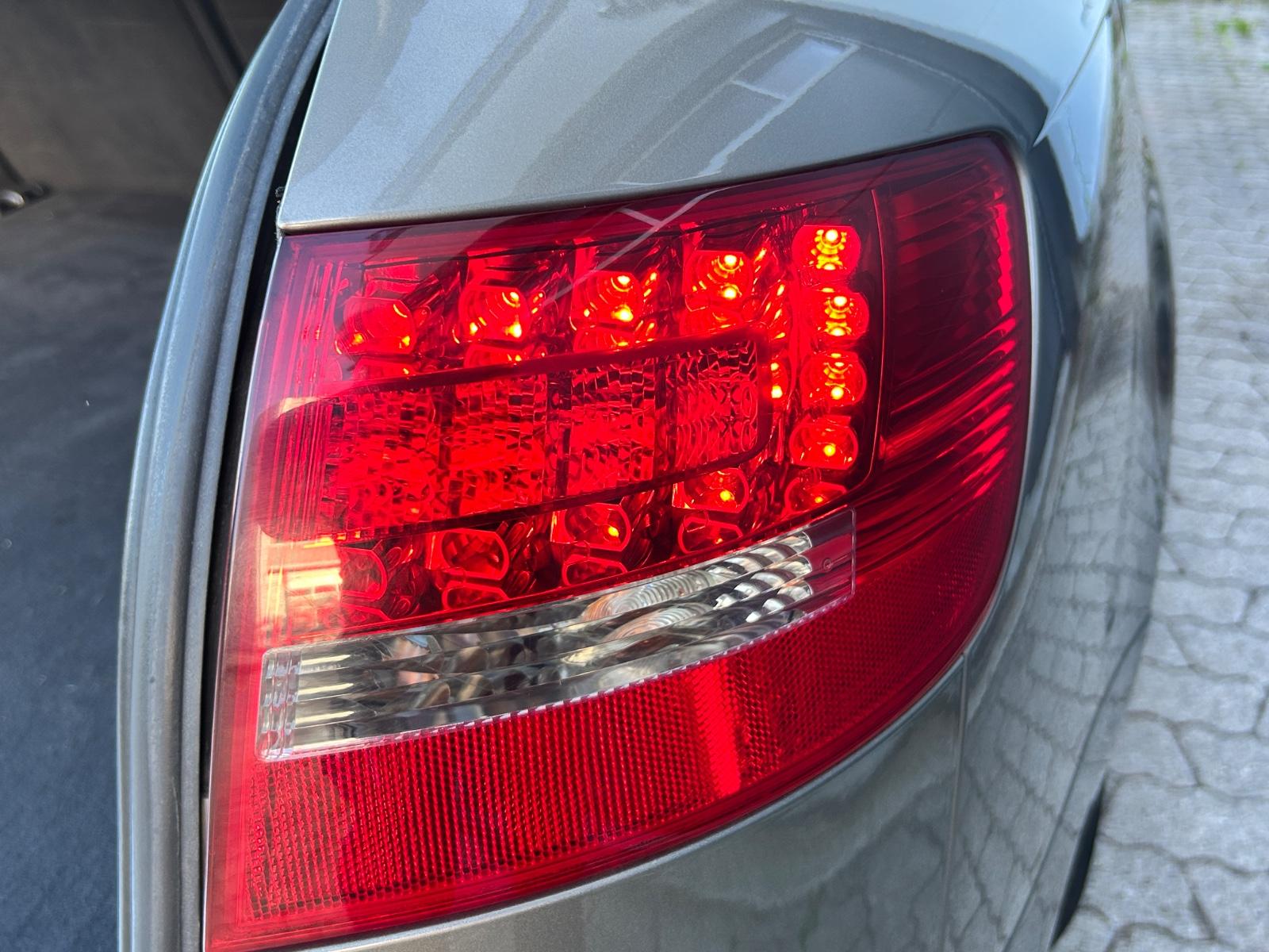 Audi A6 2011 — photo 11