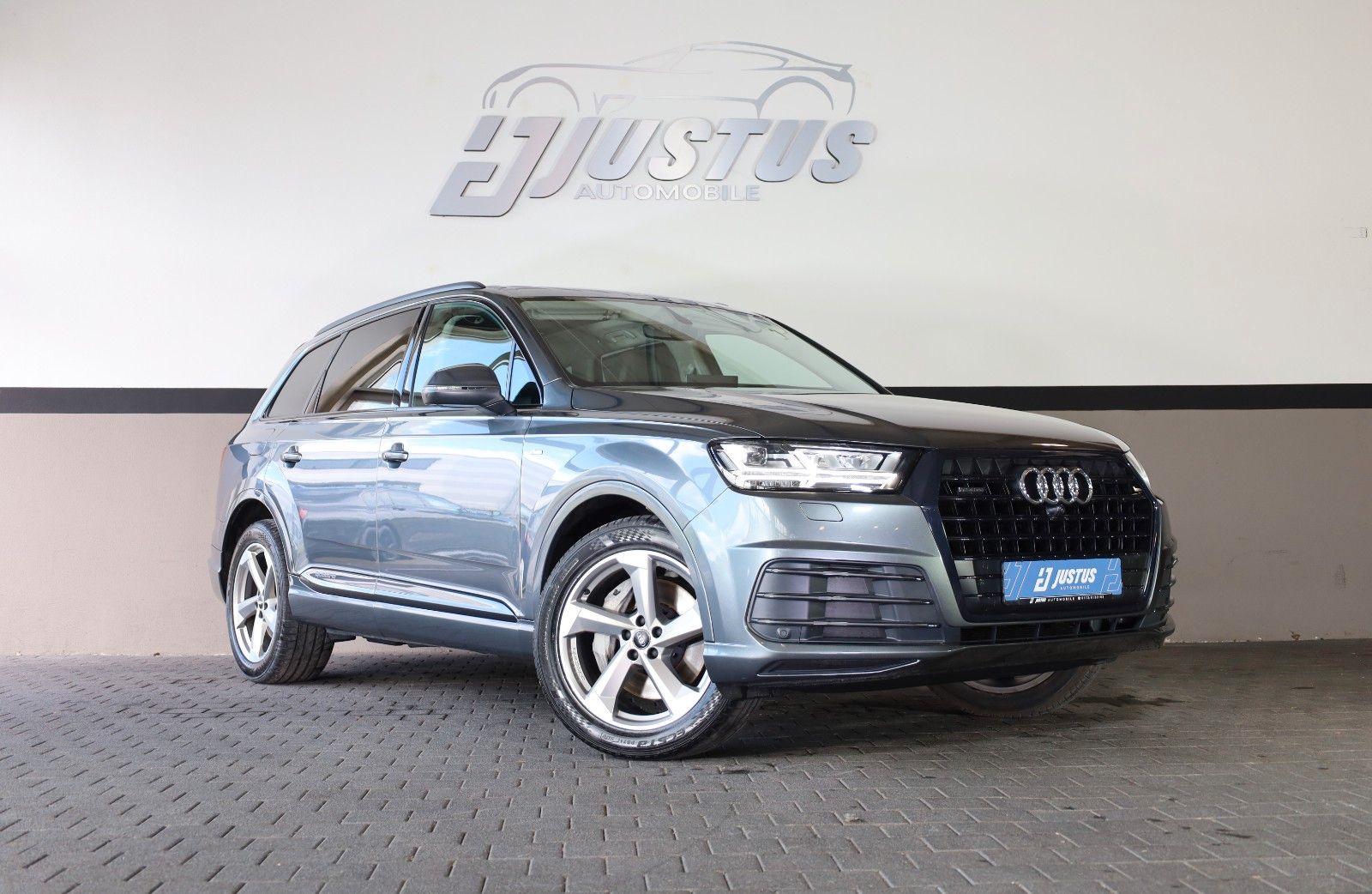Audi Q7 - 1