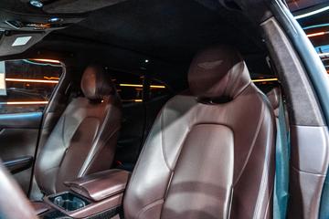 2020 Aston Martin DBX 缩略图 32