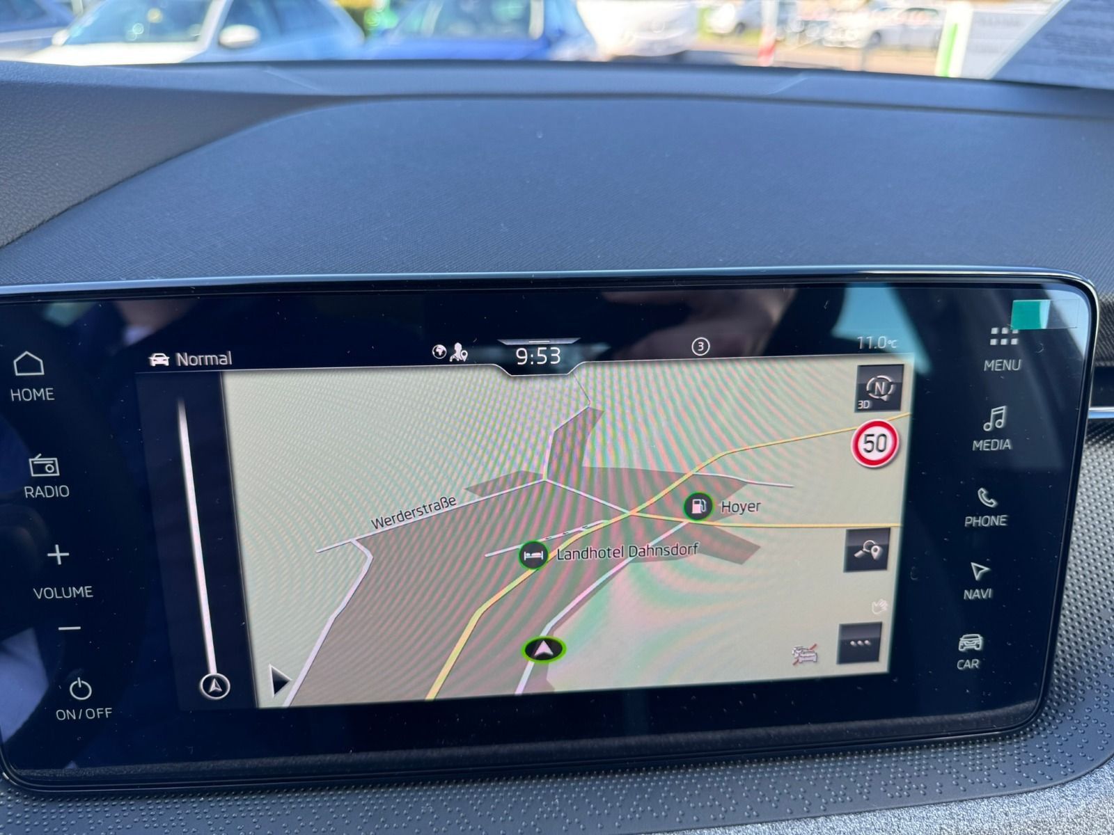 Fahrzeugabbildung SKODA Scala Tour DSG*Matrix*RFK*NAVI*SideAss*ACC*