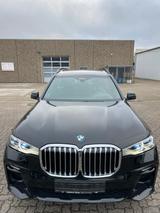 BMW X7 xDrive 40 i M Sport*Laser*Kamera*22"Deutsch - BMW X7 mit Benzin-Antrieb: Geländewagen