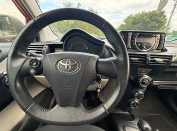 Toyota IQ - 9