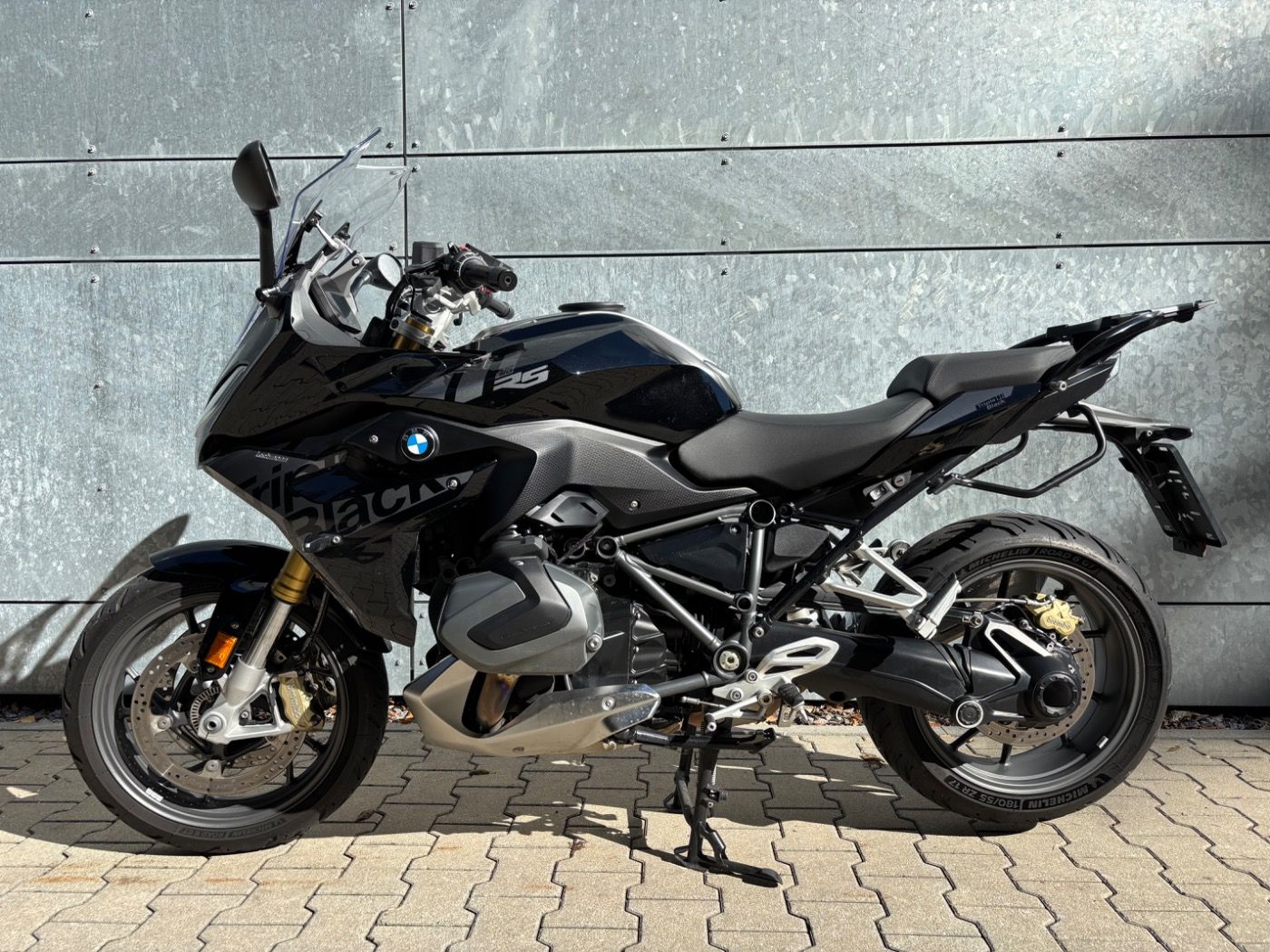 Fahrzeugabbildung BMW R 1250 RS Style Triple Black 3 Pakete Notruf