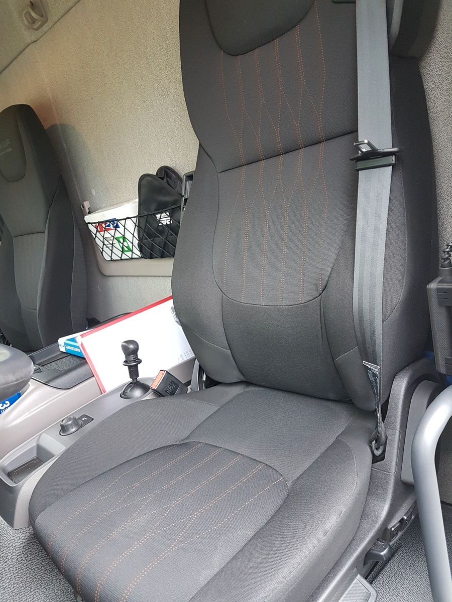 Fahrzeugabbildung DAF LF 260 FA 12t Koffer
