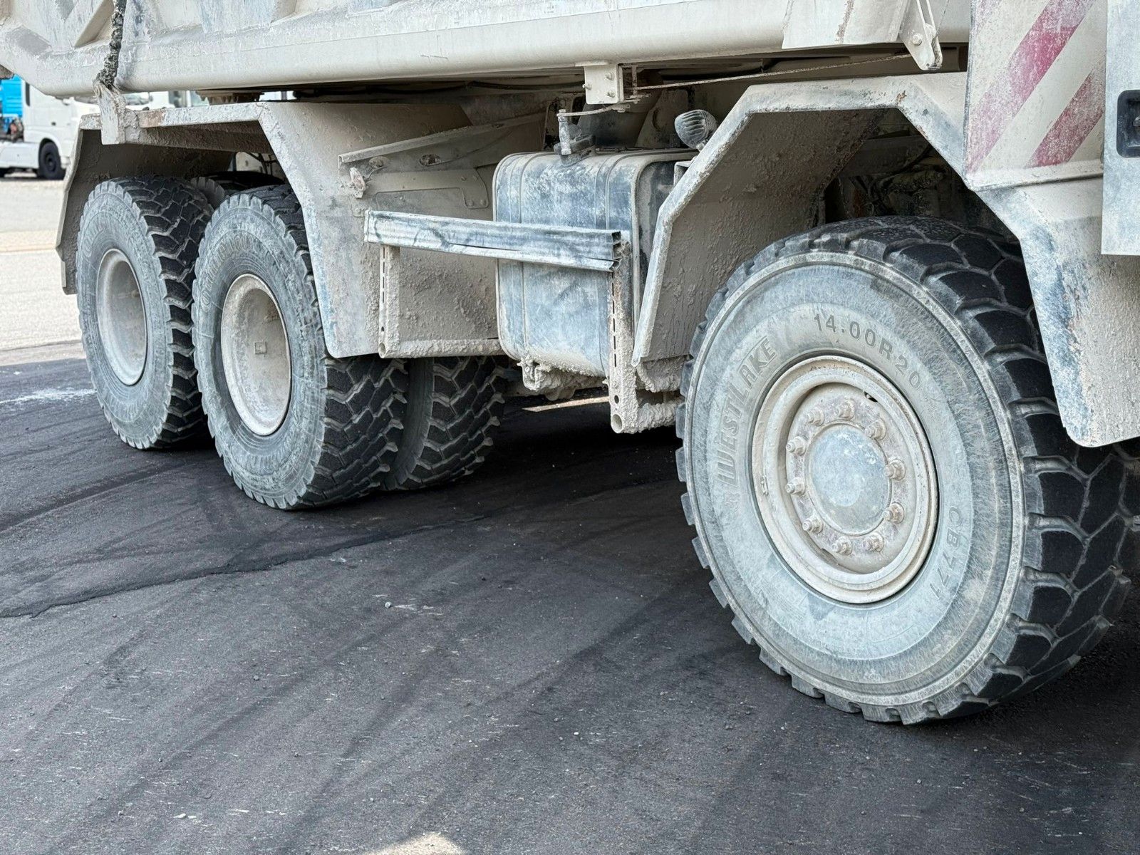 Fahrzeugabbildung Iveco Astra 8x8 Mulden Kipper HD9 86.54