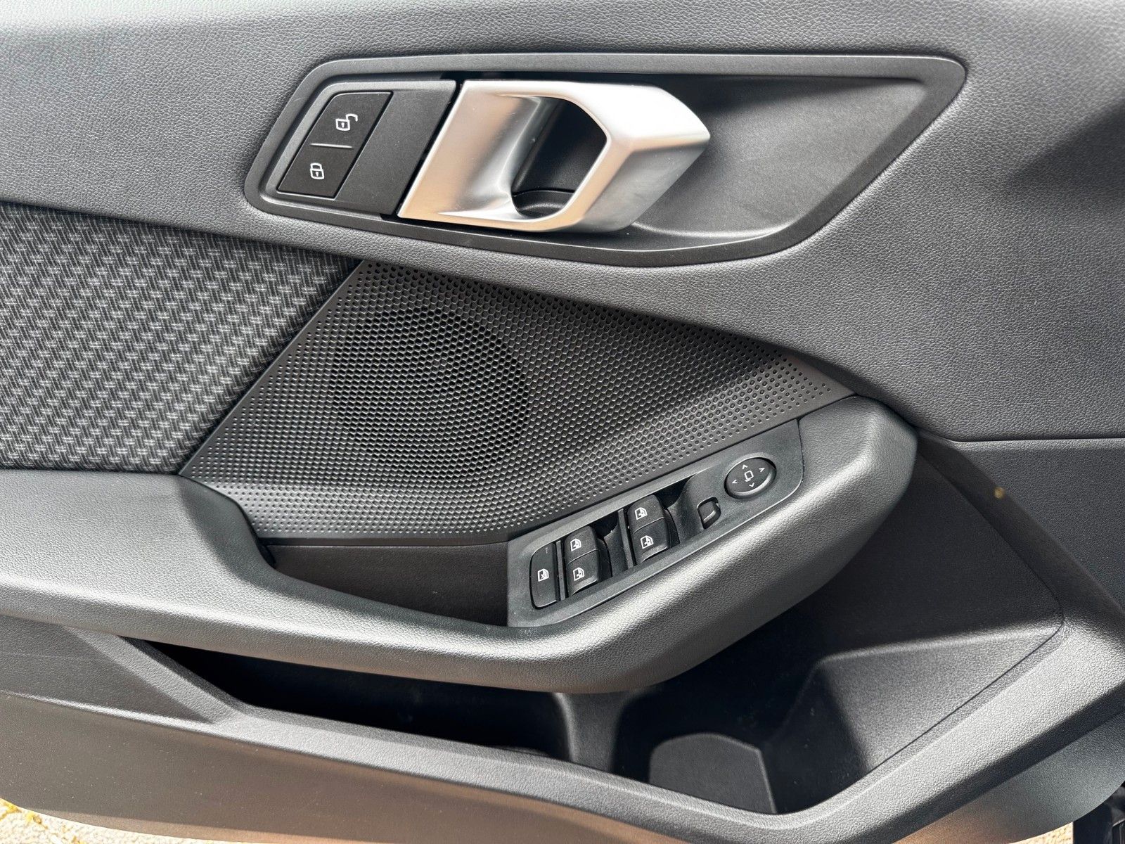 Fahrzeugabbildung BMW 116 Baureihe 1 Lim. 116 i Sitzheizung USB
