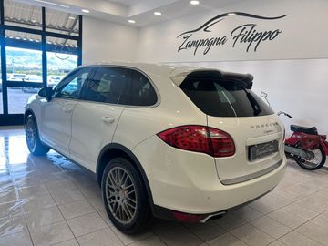 Porsche Cayenne - 4