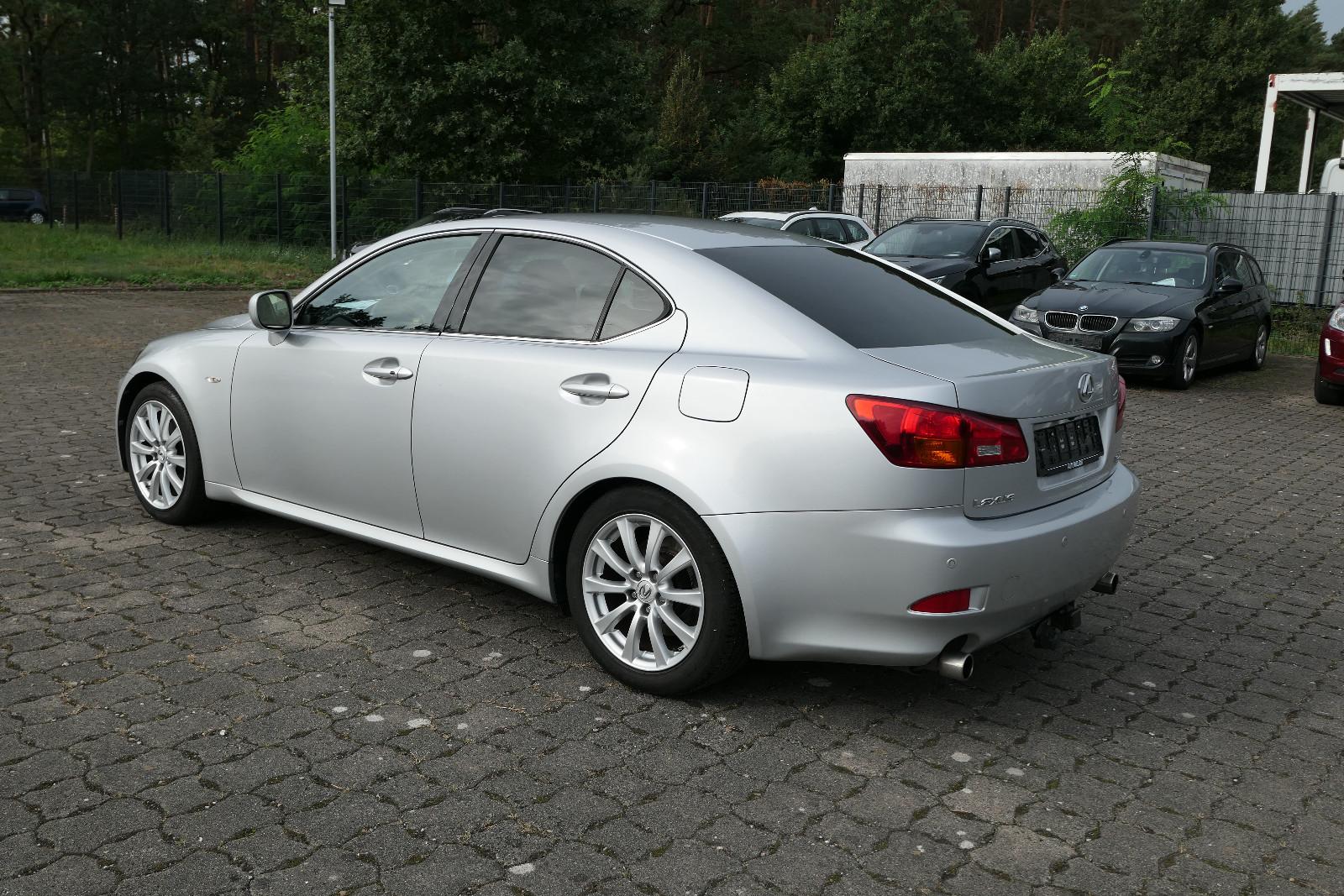 Lexus IS 250 V6 208ch - Attelage - Navi - Sièges ventilés - Xénon - Pneus toutes saisons