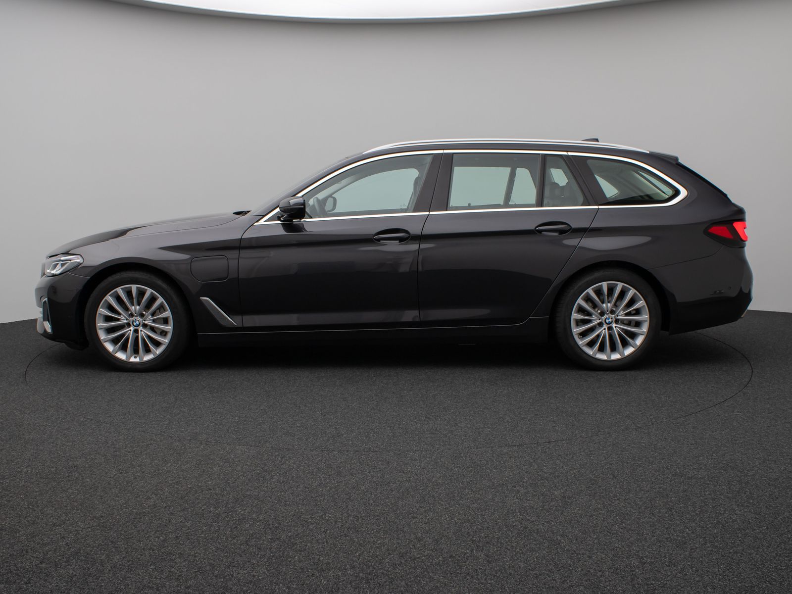 Fahrzeugabbildung BMW 530e  Luxury Line Kamera Laser HUD HiFi Komfort