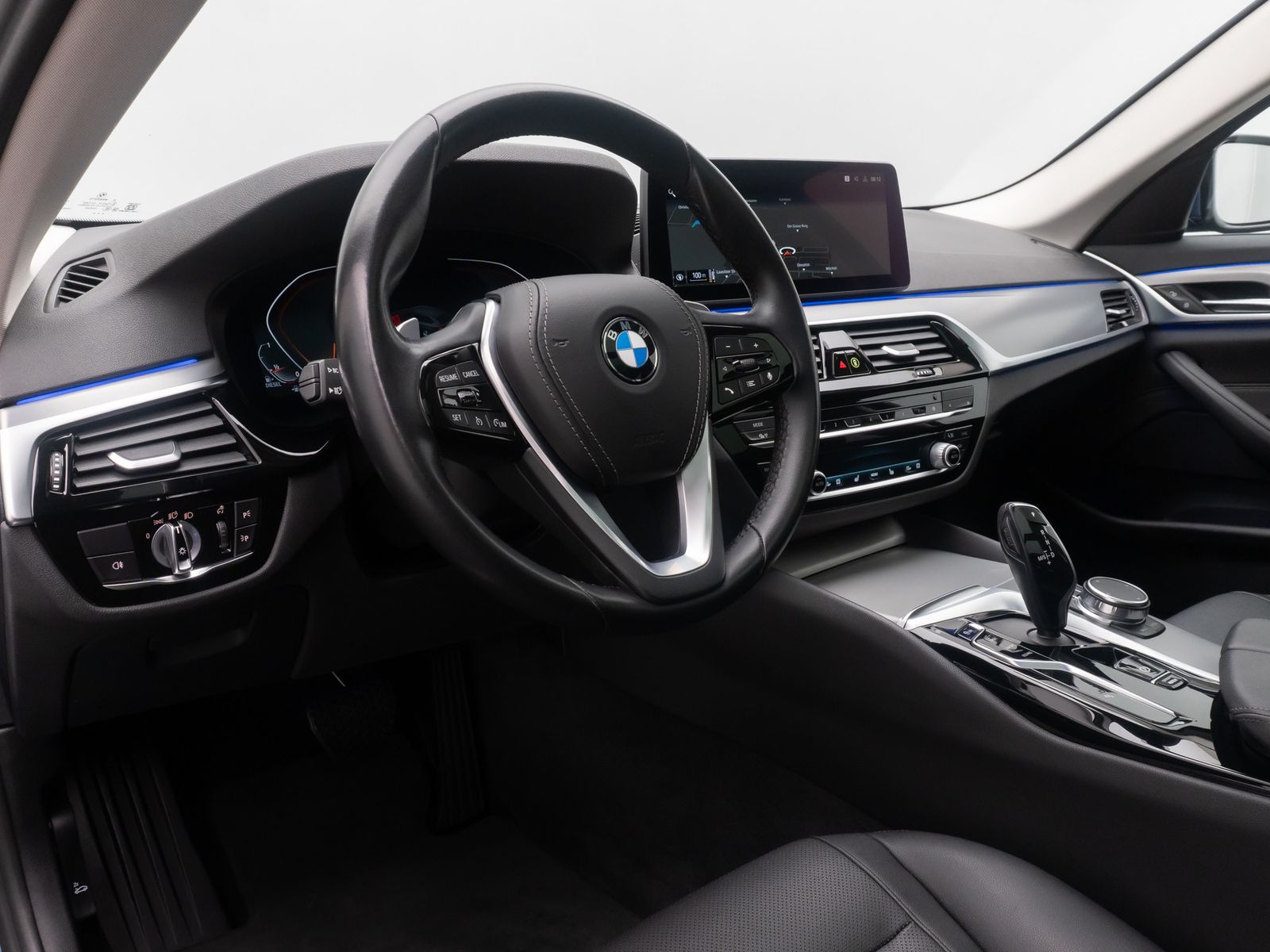 Fahrzeugabbildung BMW 520d xD DAB HUD Kamera Alarm Panoram Leder Sport