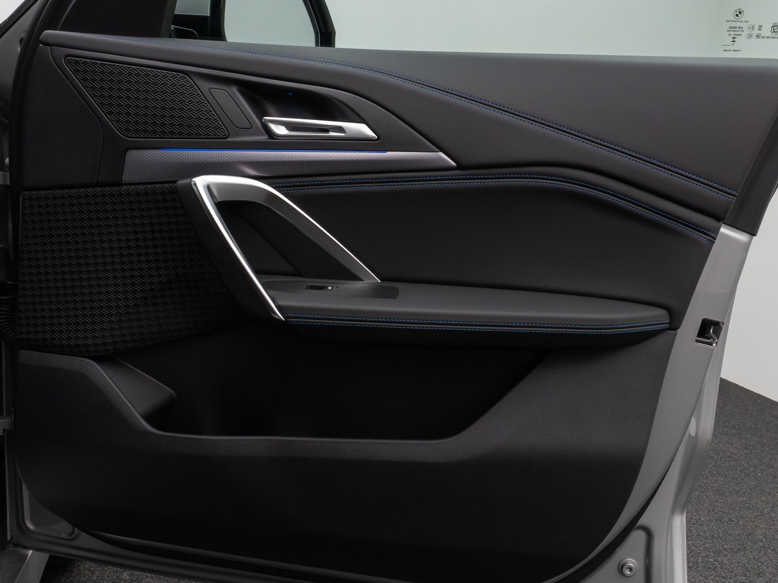 Fahrzeugabbildung BMW iX1 xD30 M Sport Panorama Kamera DAB Komfort LED