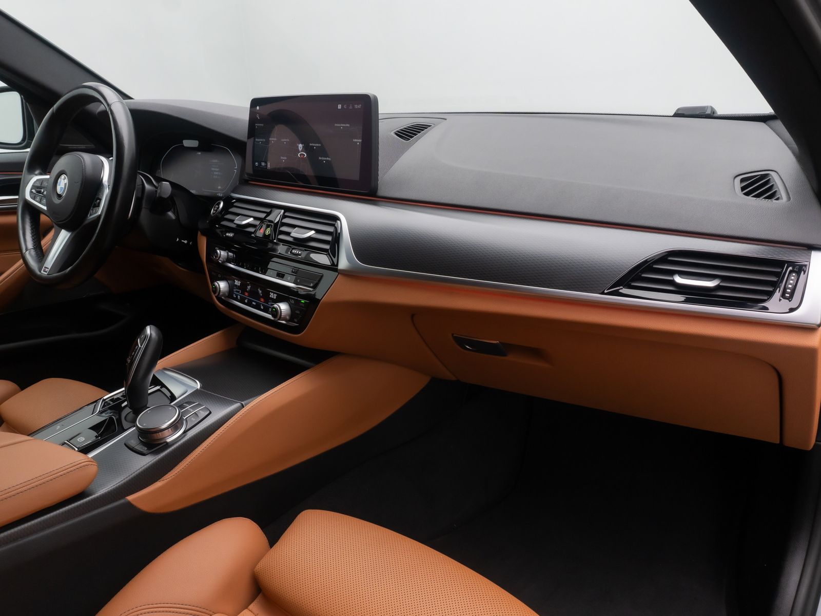Fahrzeugabbildung BMW 530d xD M Sport Kamera HUD DAB H/K AHK ACC Alarm
