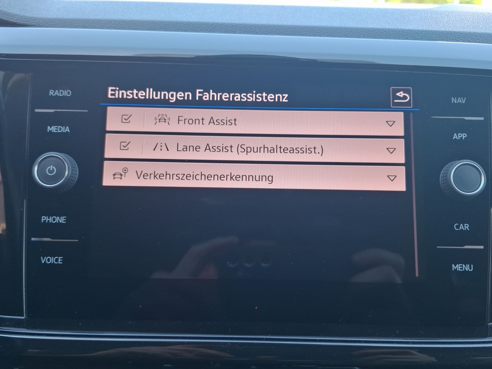 Fahrzeugabbildung Volkswagen T-Cross TSI Life LED Navi GRA PDC SHZ 17"