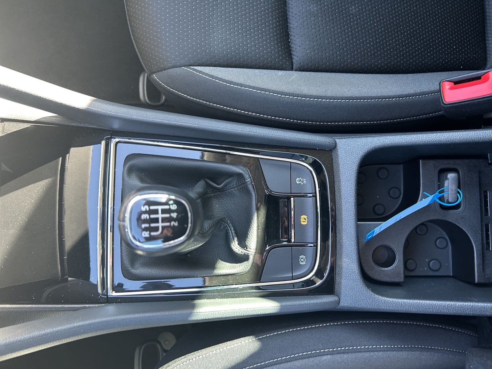 Fahrzeugabbildung SKODA Karoq TSI Tour LED Navi AIC GRA RFK SH