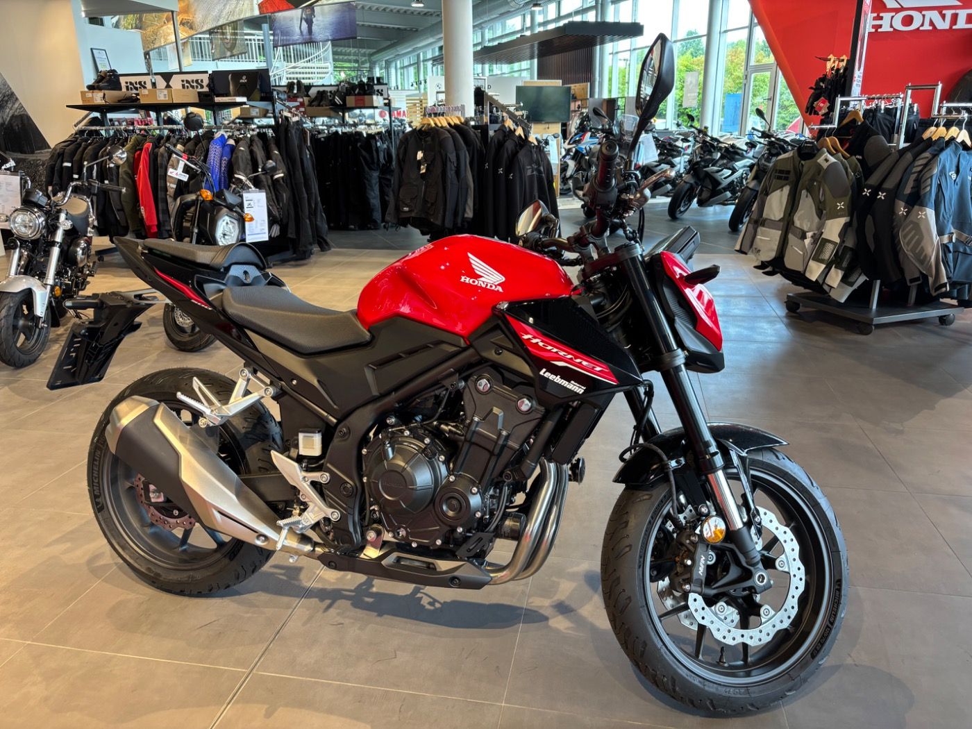Fahrzeugabbildung Honda CB 500 Hornet 2025 alle Farben verfügbar