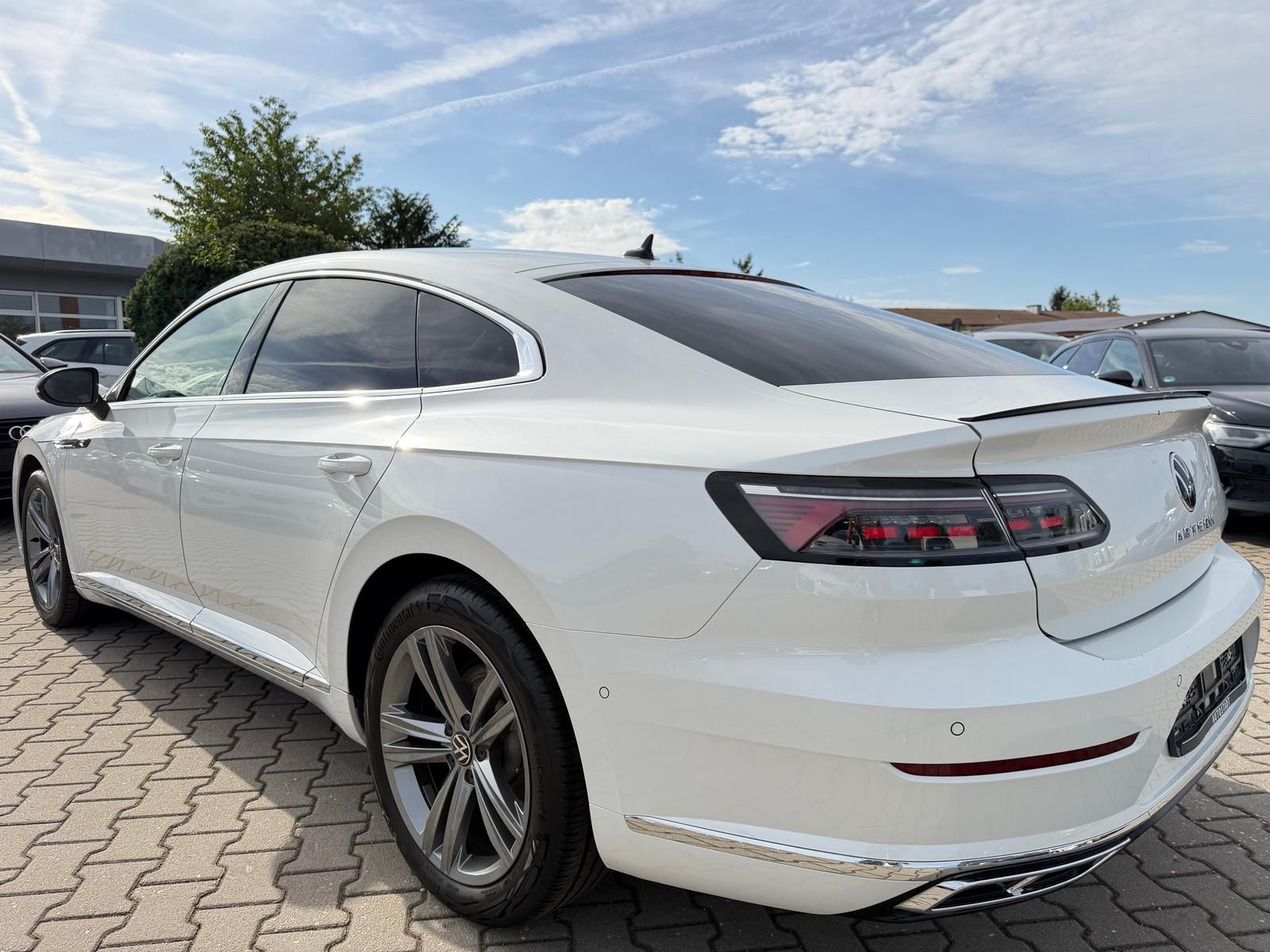 Volkswagen Arteon Lim R-Line IQ.Drive Navi AHK HUD Pano Par foto 3