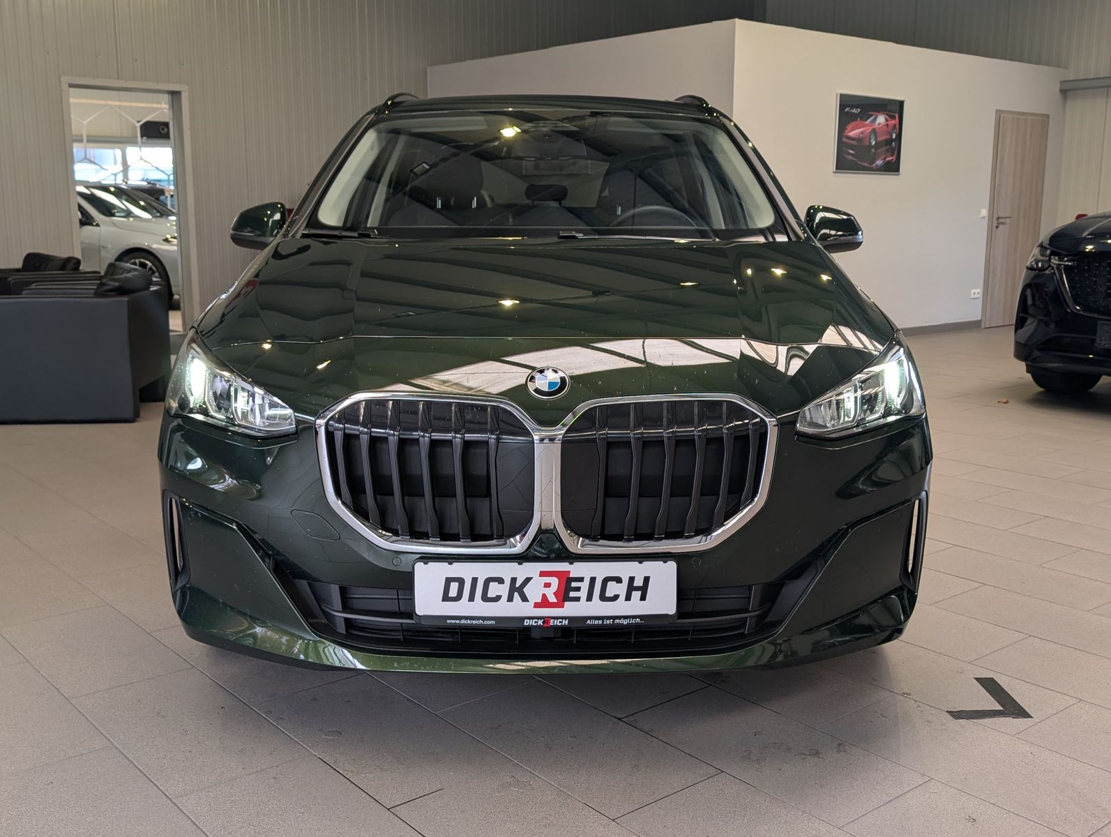 Fahrzeugabbildung BMW 218 Active Tourer d AHK Pano Cam Travel-Paket