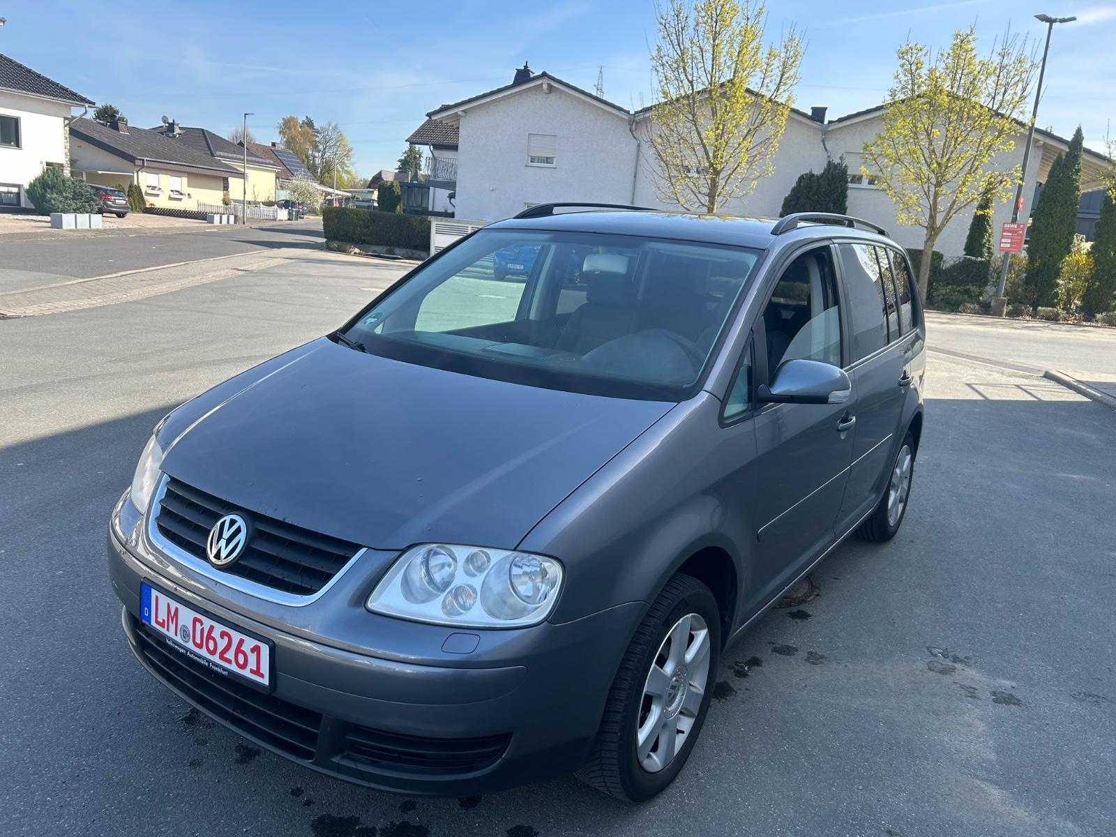 Volkswagen Touran 1,6  -7SITZER-TÜV06/27