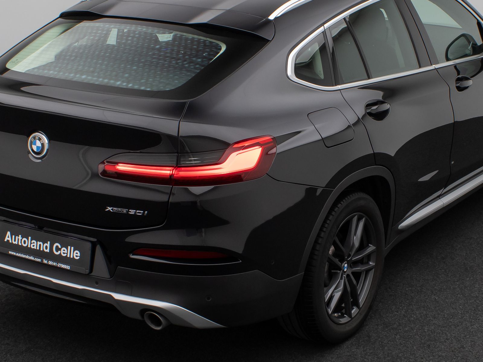 Fahrzeugabbildung BMW X4 xD30i xLine Panorama Kamera HUD DAB HiFi AHK