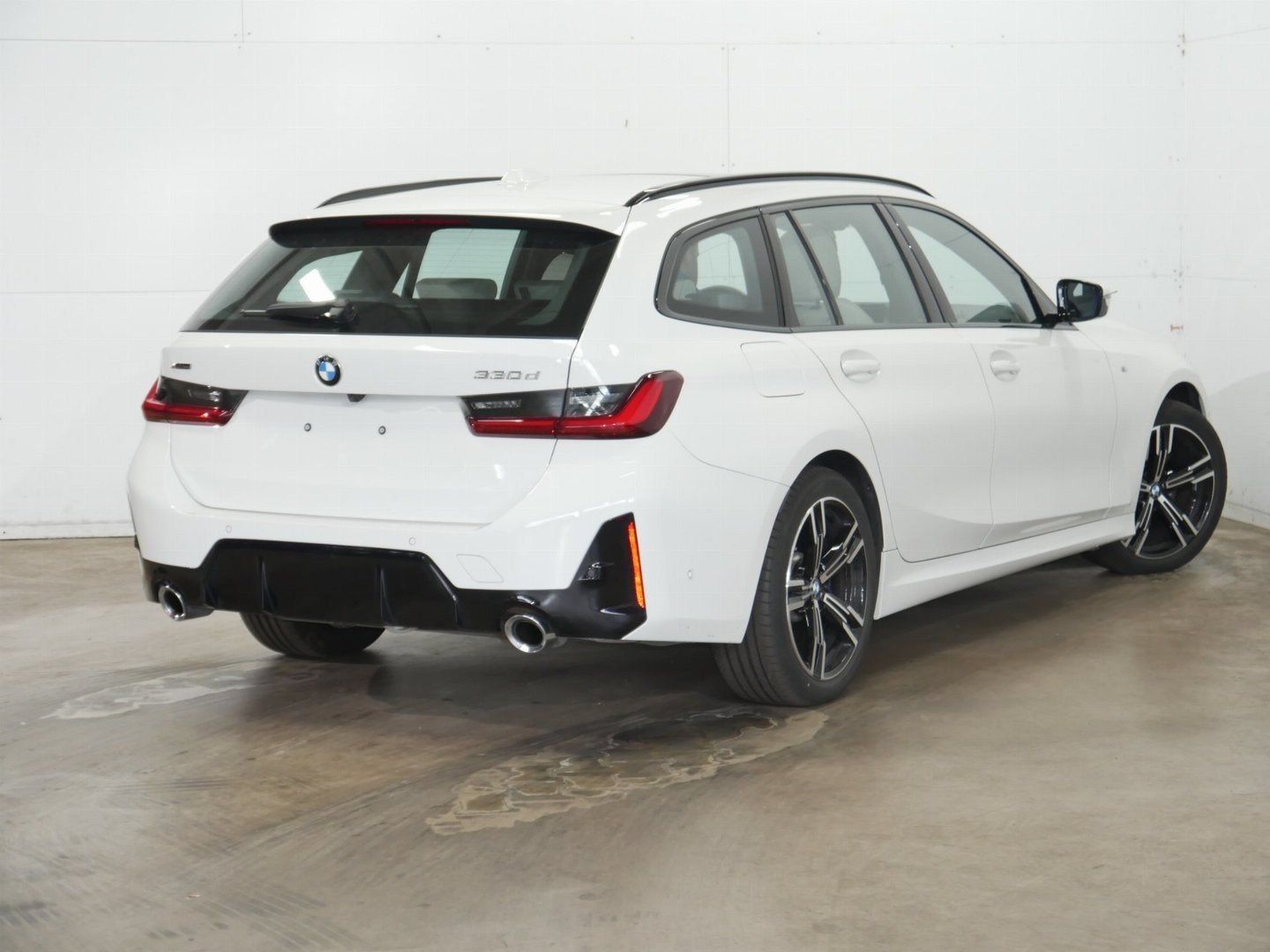 Fahrzeugabbildung BMW 330d xDrive M Sportpaket | Panorama-Glasdach