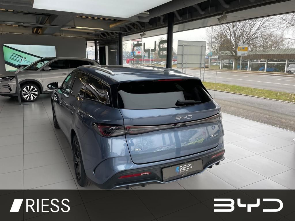 BYD SEAL 6