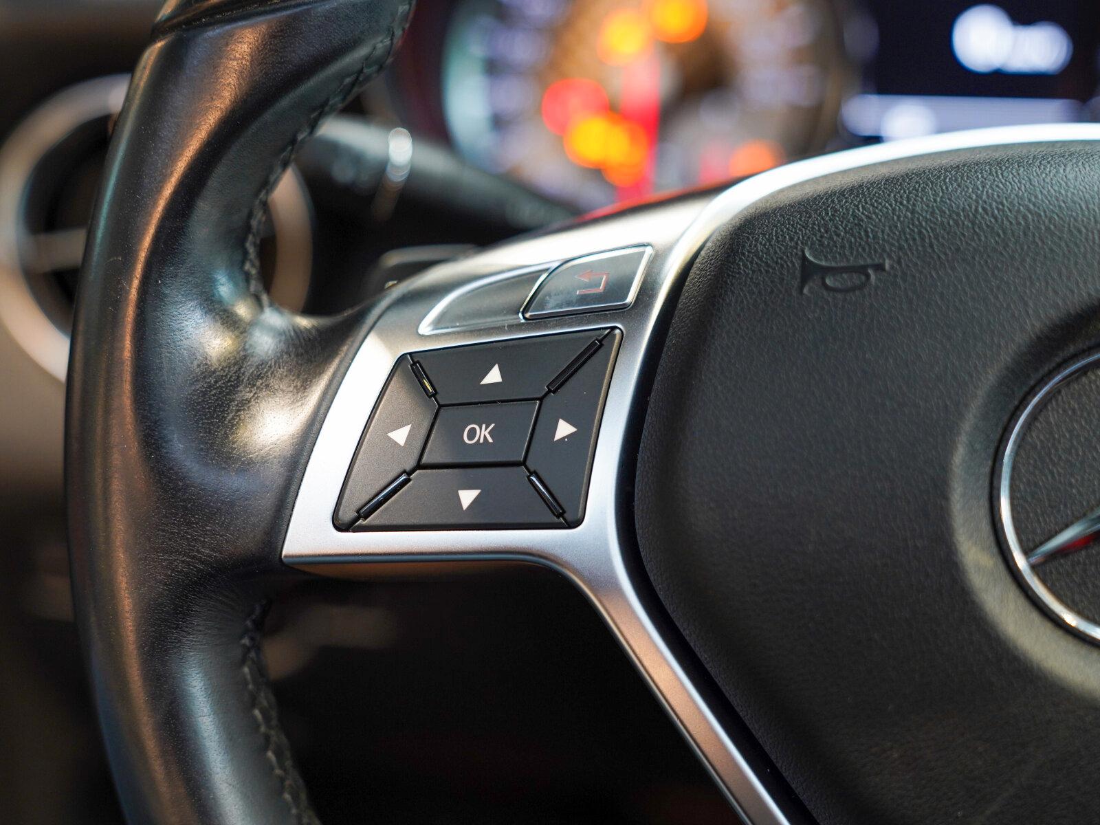 Mercedes-Benz SLK 200 BlueEFFICIENCY Roadster AirscarfAMG Line
