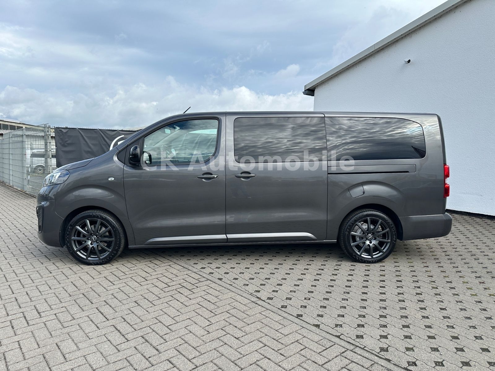 Fahrzeugabbildung Opel Zafira Life Elegance L/7 Sitze/Navi/Pano/LED/AHK