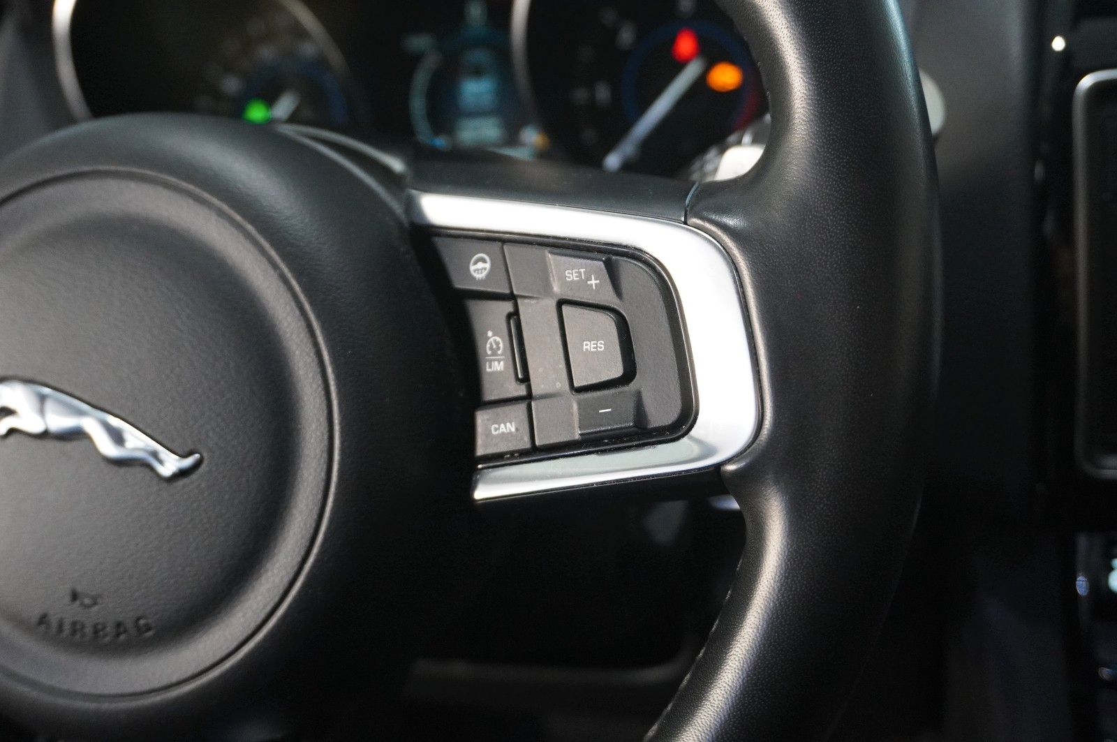 Fahrzeugabbildung Jaguar F-Pace 30D R-SPORT AWD NAVI/LED/SHZ/SPORT/AHK