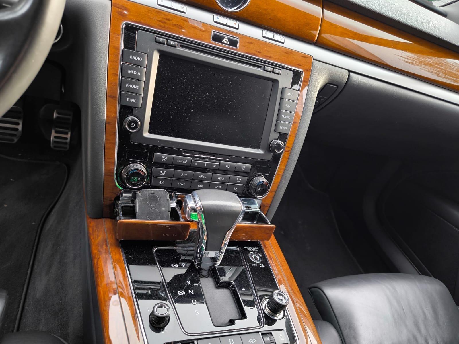 Volkswagen Phaeton 3.0 V6 TDI 4MOTION Kühlschrank Tausch mö