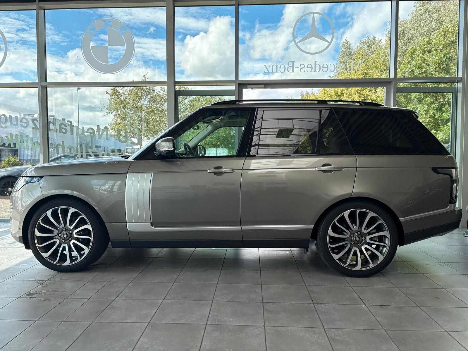 Fahrzeugabbildung Land Rover Range Rover P400e Autobiography Hybrid