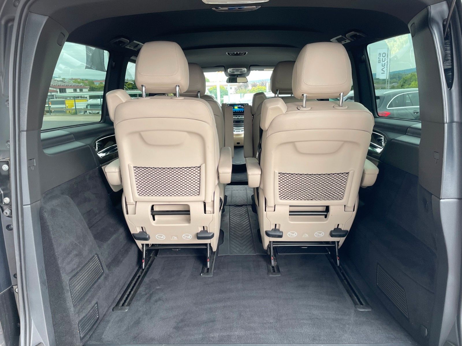 Fahrzeugabbildung Mercedes-Benz V 300 d AVA ED 4MATIC Sitzklima Burmester 6Sitze
