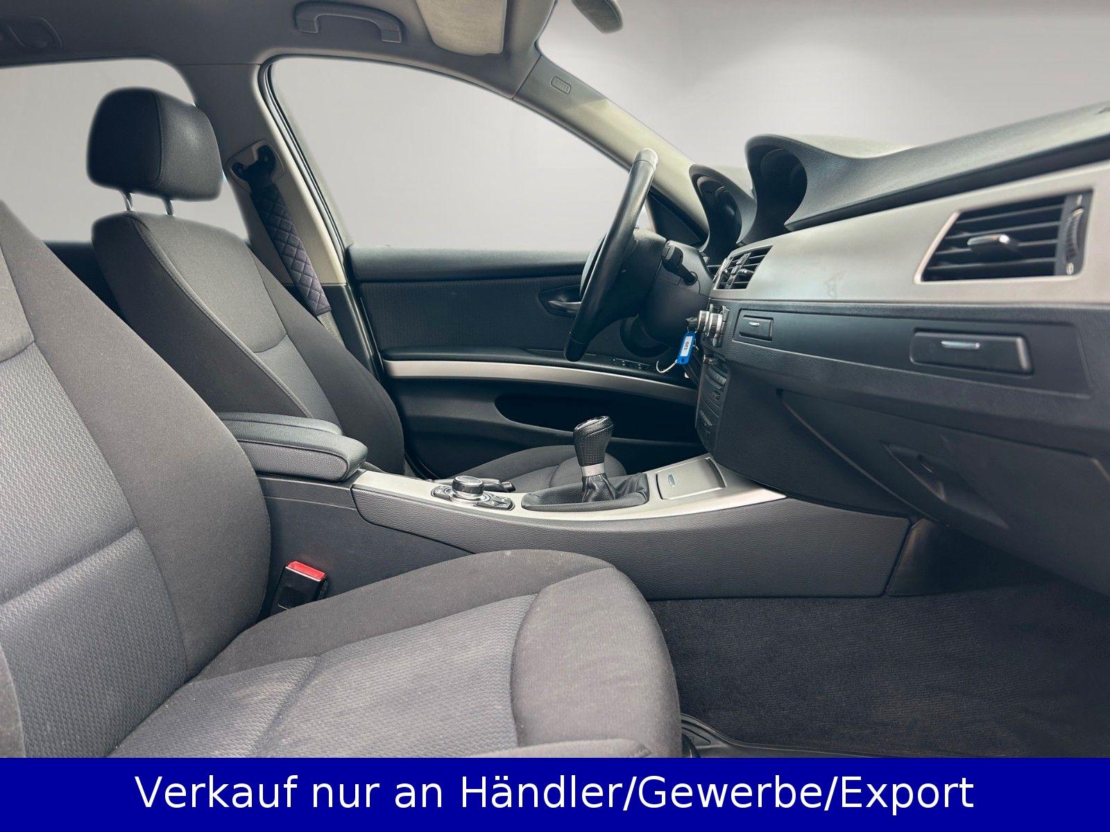 BMW 320 2011 — photo 14