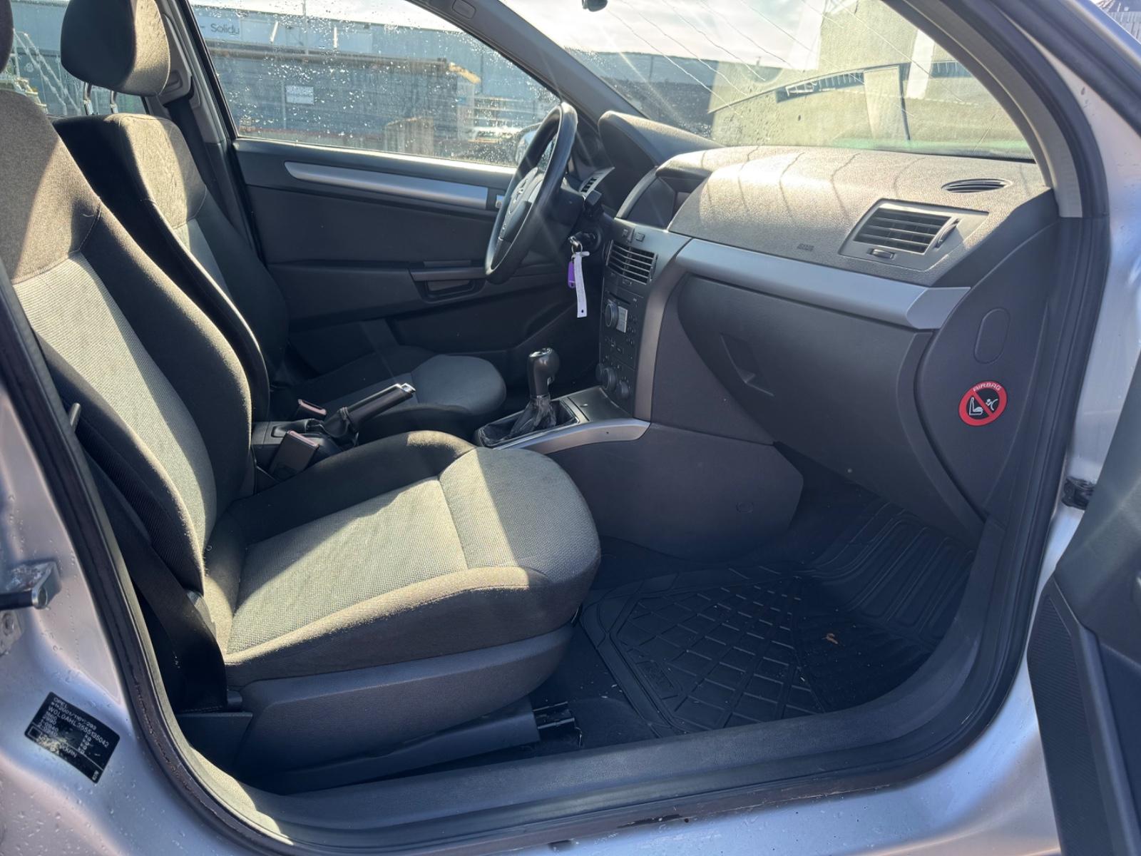 Opel Astra 2005 — photo 10