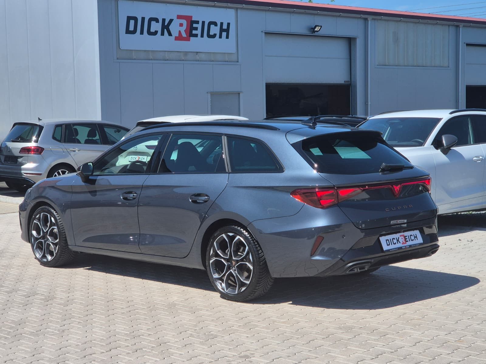 Fahrzeugabbildung CUPRA Leon 2.0 TDI DSG AHK*DYNAMICA*EDGE*LED*5JGARANT.