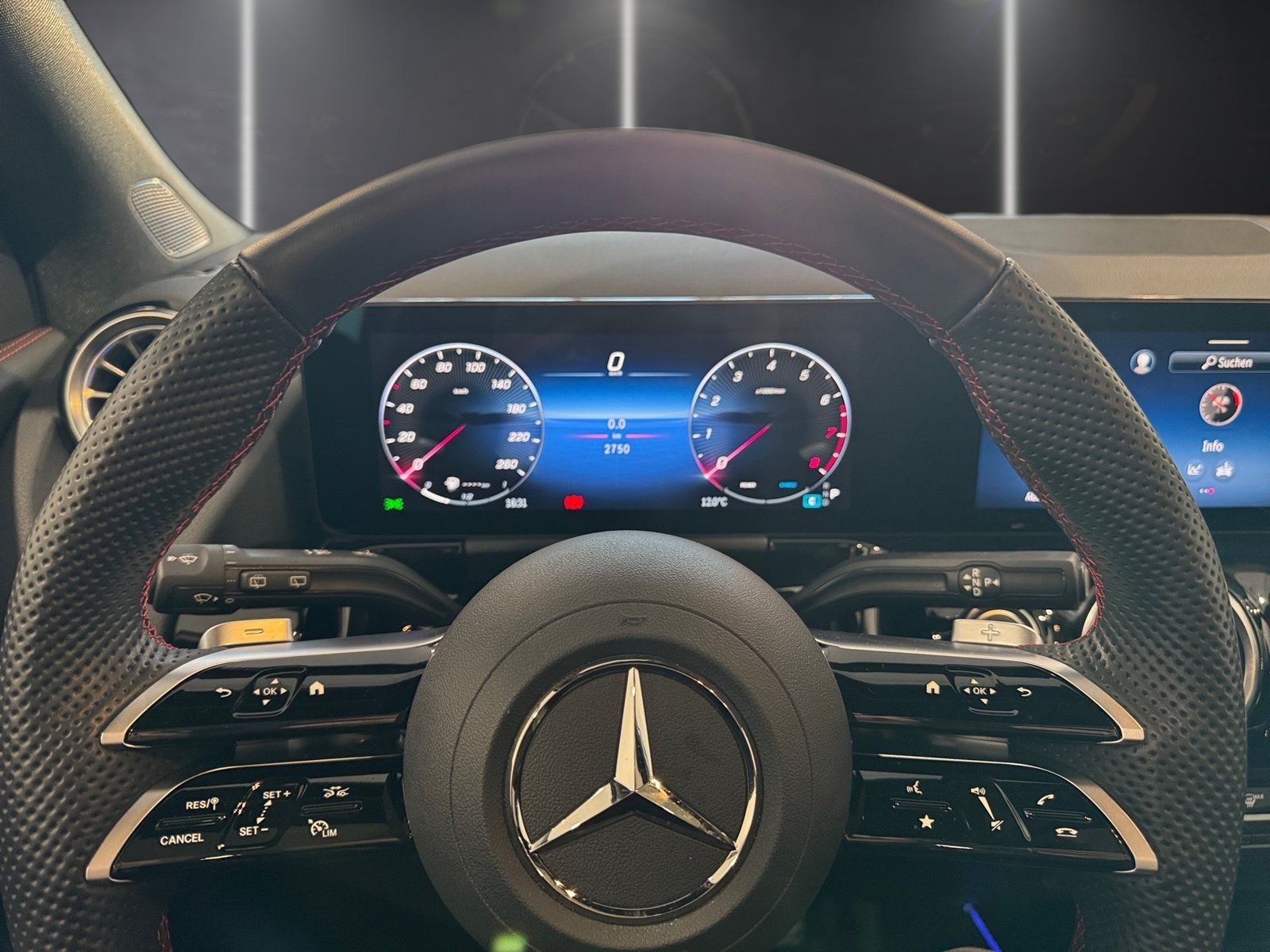 Fahrzeugabbildung Mercedes-Benz GLA 200 AMG *Panorama*Standheizung*LED*Kamera*
