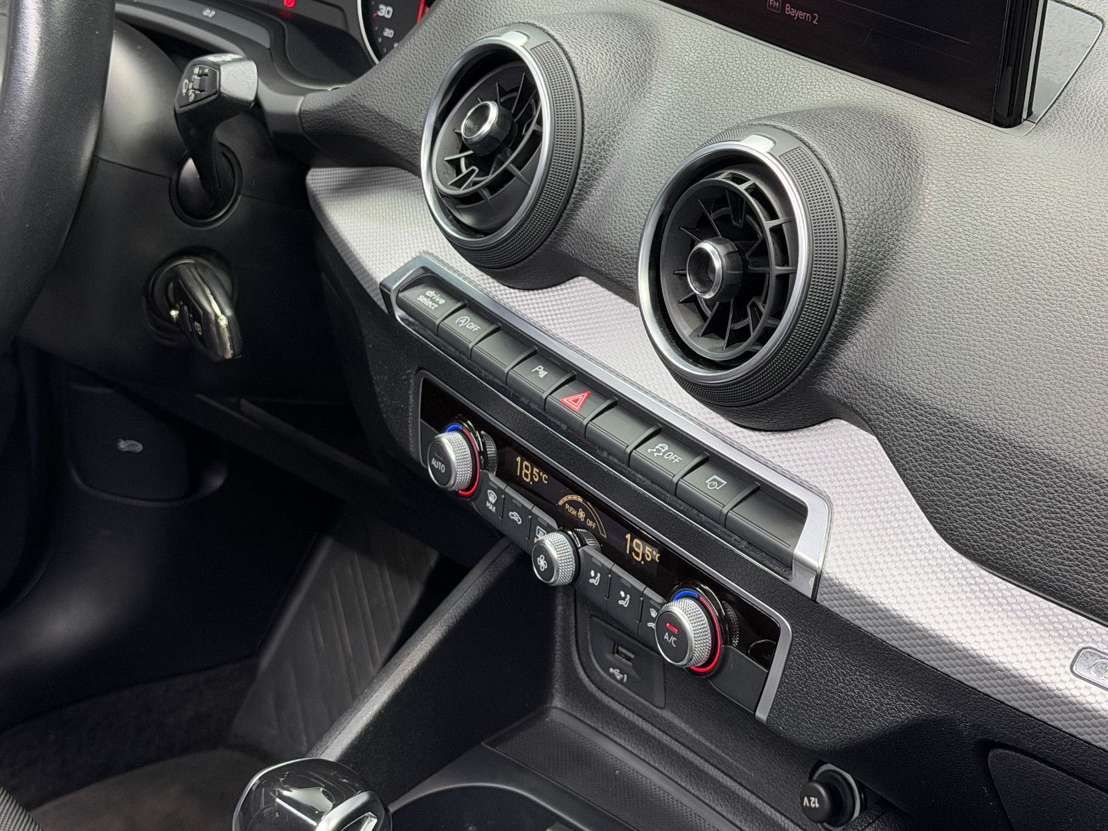 Fahrzeugabbildung Audi Q2 30 TDI advanced|AUTOMATIK|NAVI|KAMERA
