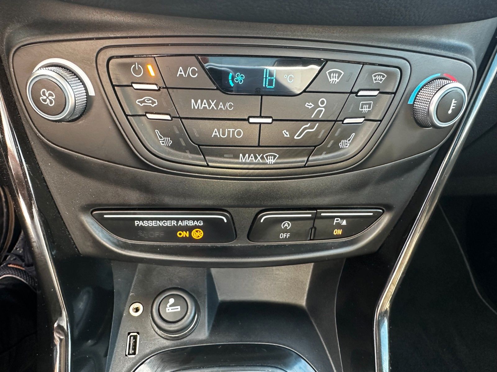 Fahrzeugabbildung Ford B-Max KD Neu Top Zustand Allw.Reifen TÜV Neu
