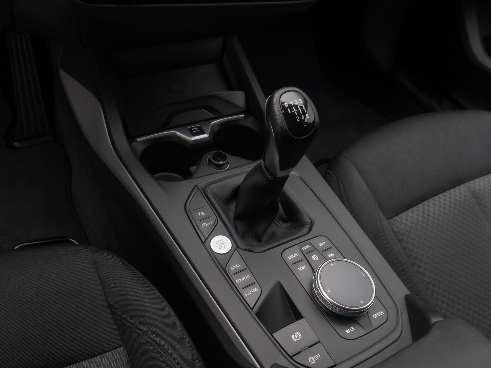 Fahrzeugabbildung BMW 118i GeschwindigReg HUD DAB Alarm HiFi CockpitPr