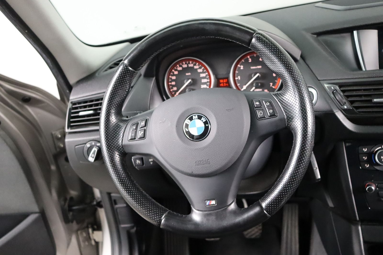 Fahrzeugabbildung BMW X1 18i * X-Line * Xenon * Sitzhzg.