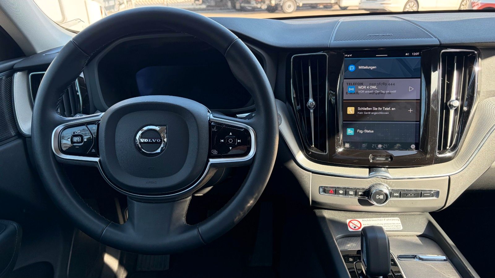 Fahrzeugabbildung Volvo XC 60 Plus Dark AWD Business Paket