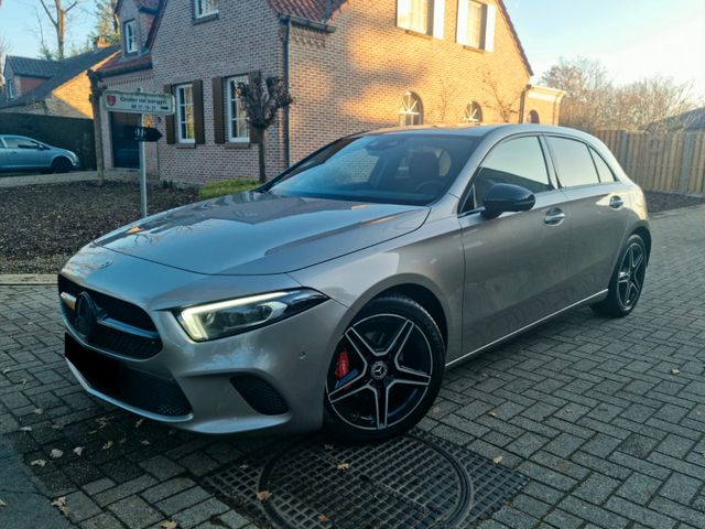 MERCEDES-BENZ A 200 DCT -