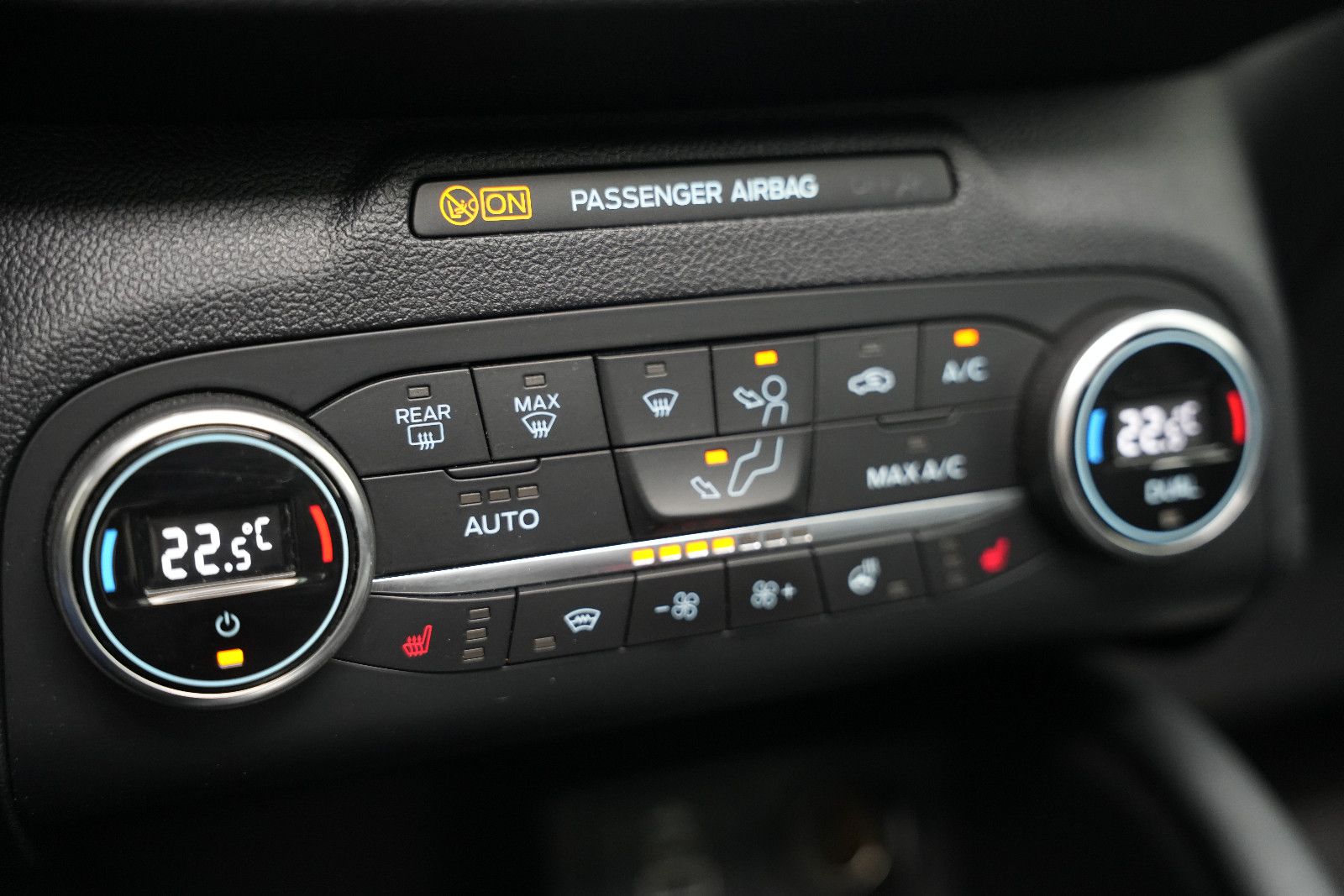 Fahrzeugabbildung Ford Kuga *ST-Line X*Panorama*HUD*Kamera*PlugInHybrid